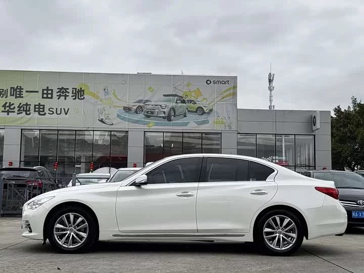 Infiniti Q50L