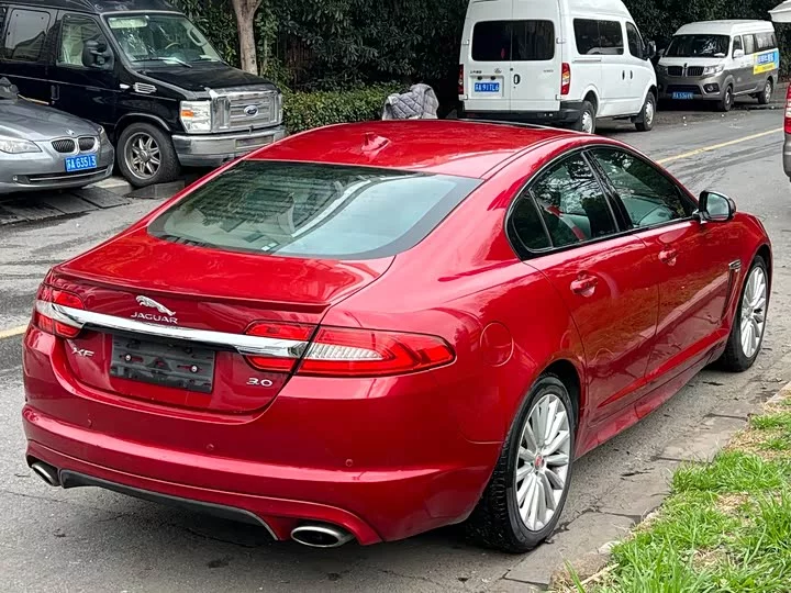 Jaguar XF