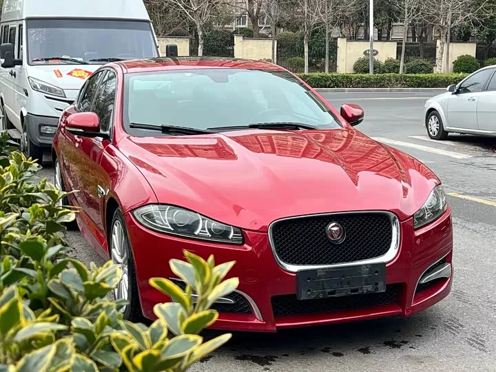 Jaguar XF