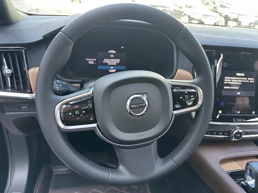 Volvo S90