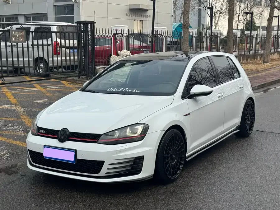 Volkswagen Golf GTI