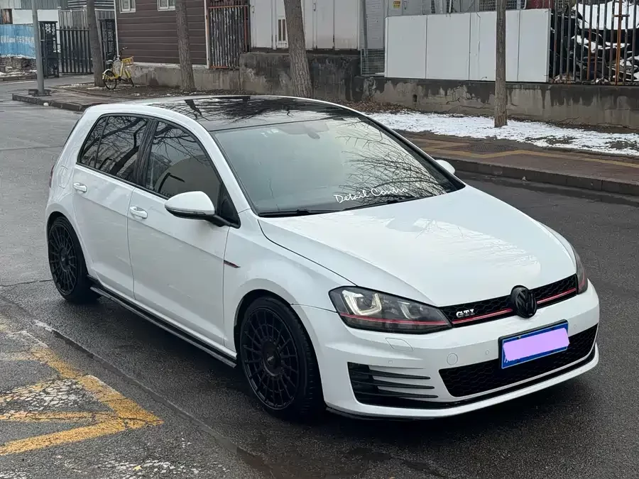 Volkswagen Golf GTI