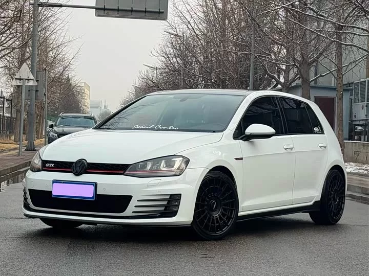 Volkswagen Golf GTI