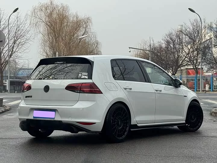 Volkswagen Golf GTI