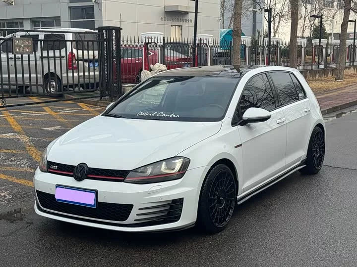 Volkswagen Golf GTI