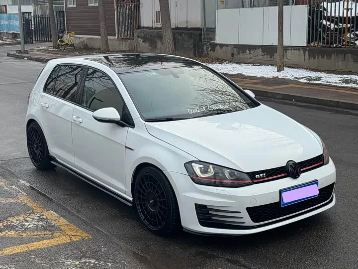 Volkswagen Golf GTI