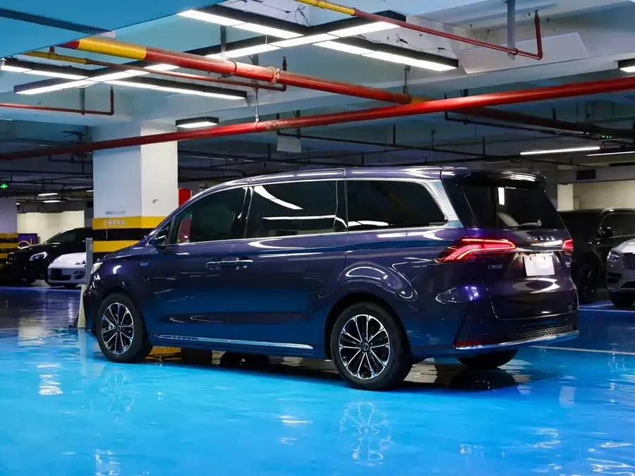 Roewe iMAX8