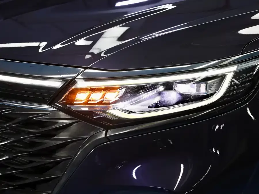 Roewe iMAX8