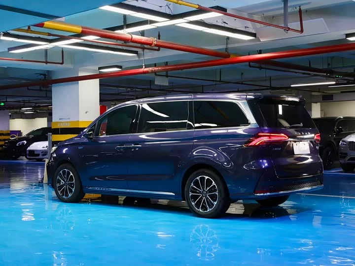 Roewe iMAX8