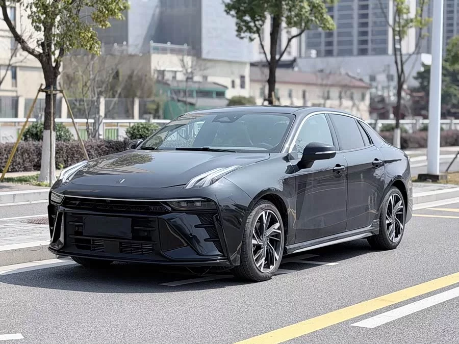 Lynk & Co 03