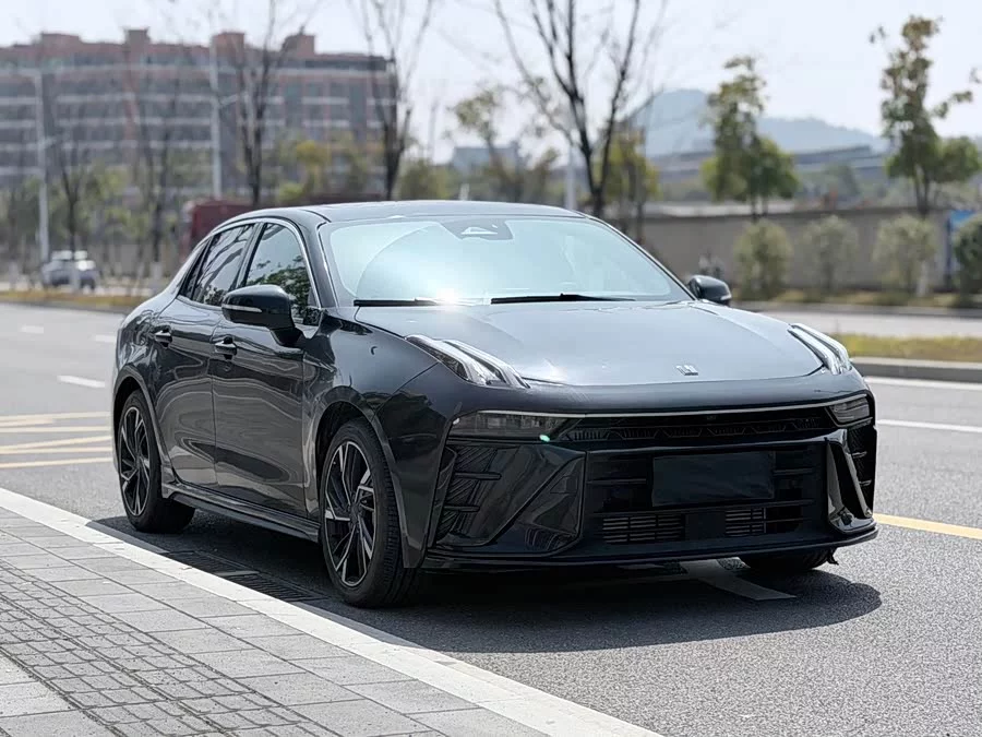 Lynk & Co 03