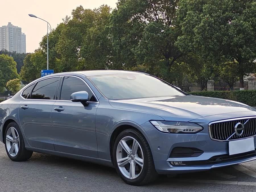 Volvo S90