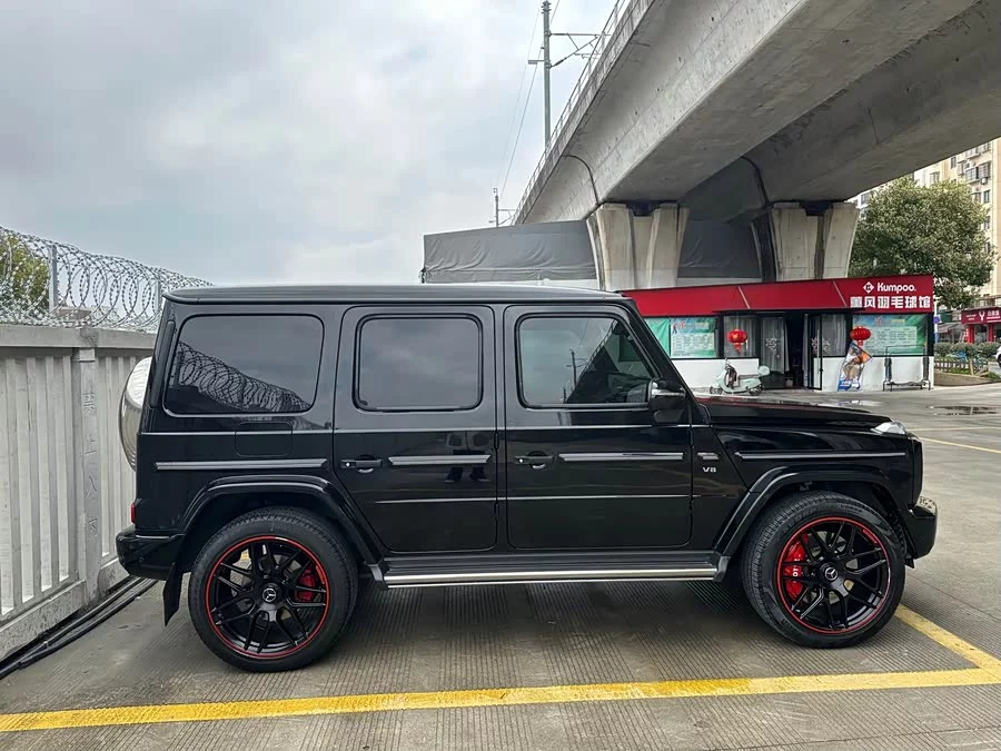 Mercedes Benz G-rated