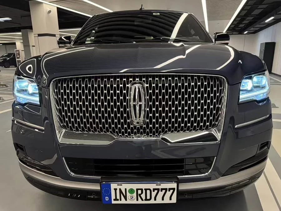 Lincoln Navigator