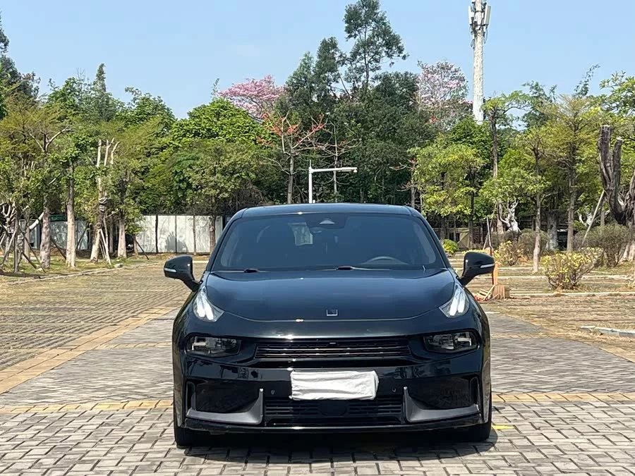 Lynk & Co 03