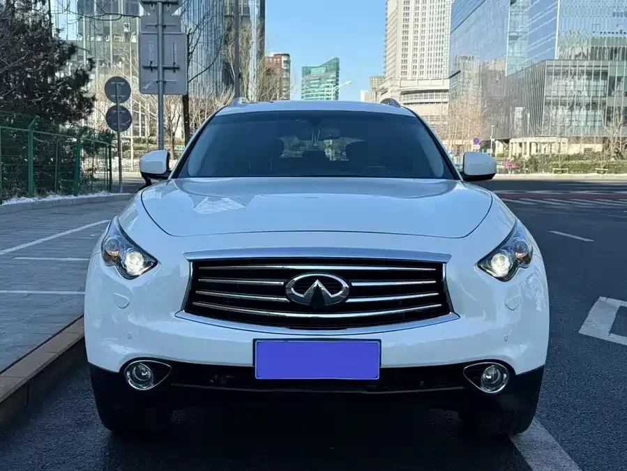 Infiniti QX70