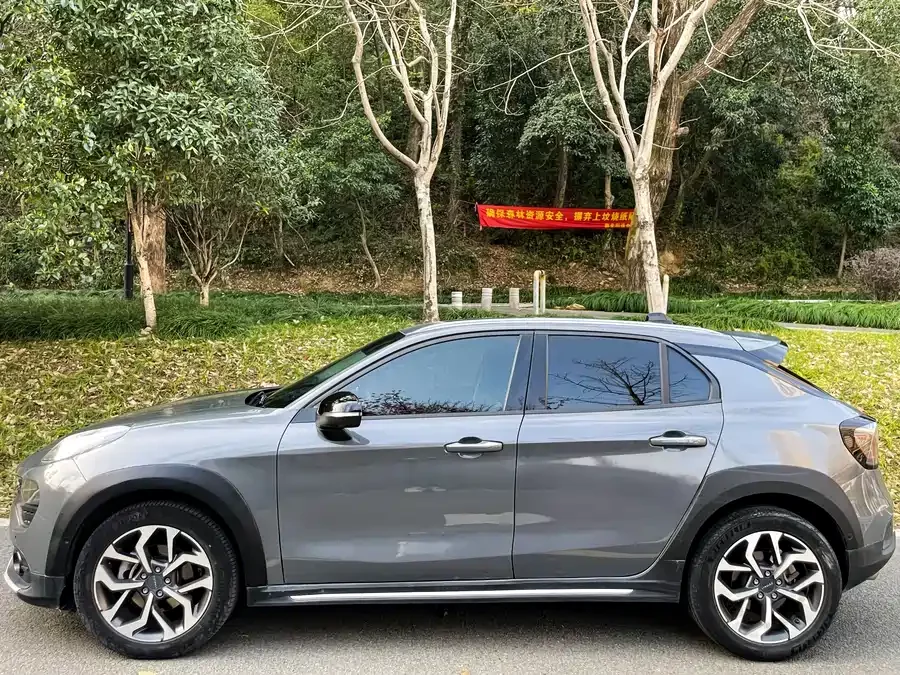Lynk & Co 02