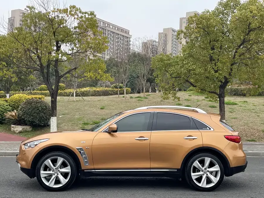 Infiniti QX70