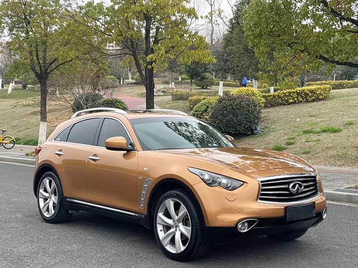 Infiniti QX70