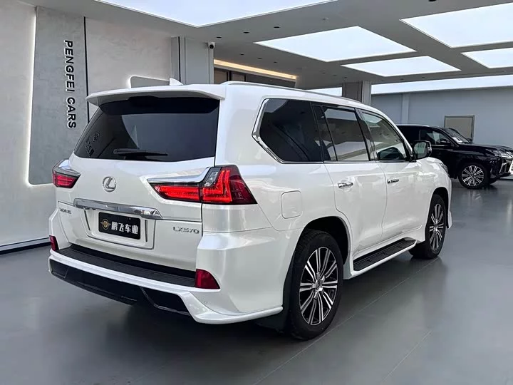 Lexus LX