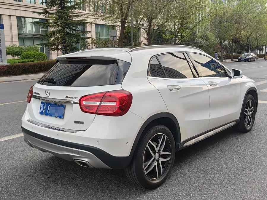 Mercedes Benz GLA