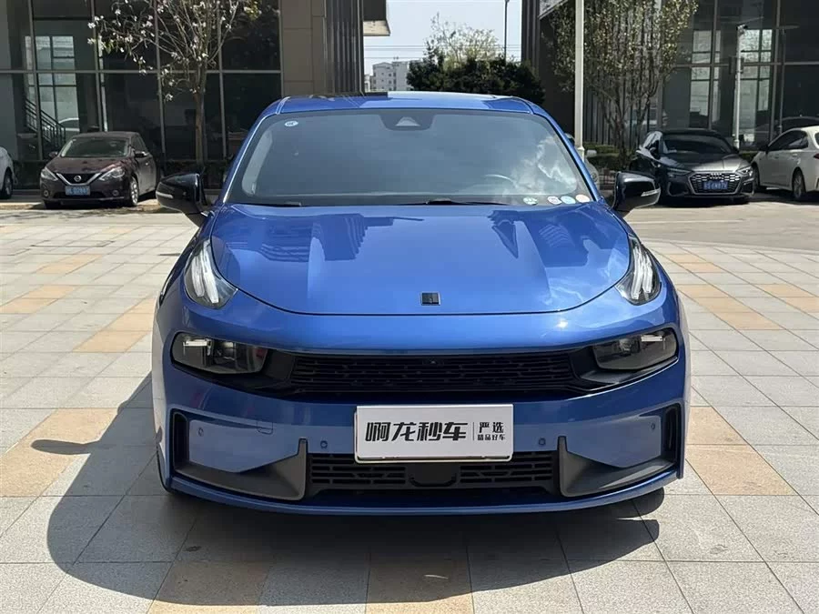 Lynk & Co 03