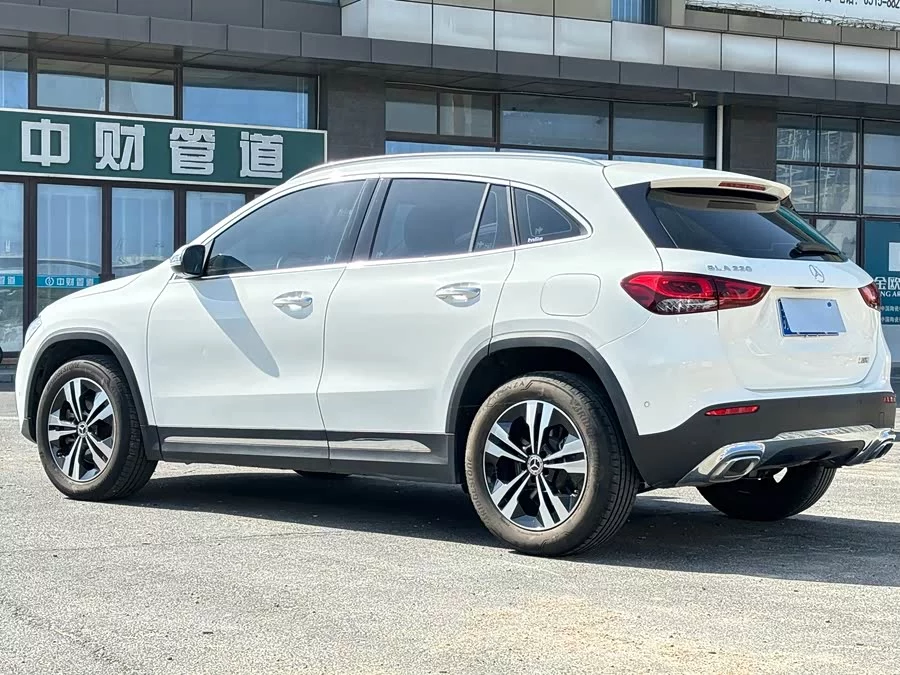 Mercedes Benz GLA