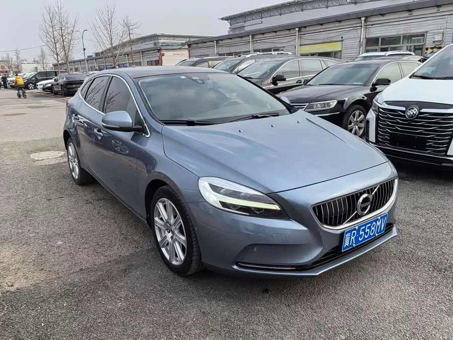 Volvo V40