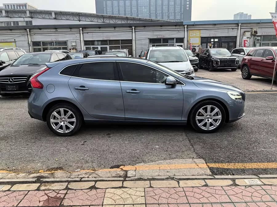 Volvo V40