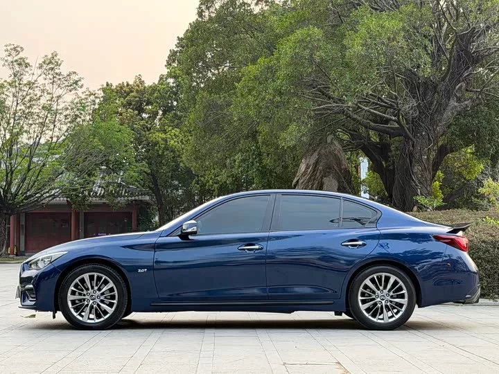 Infiniti Q50L