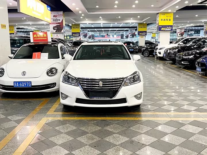 Toyota crown