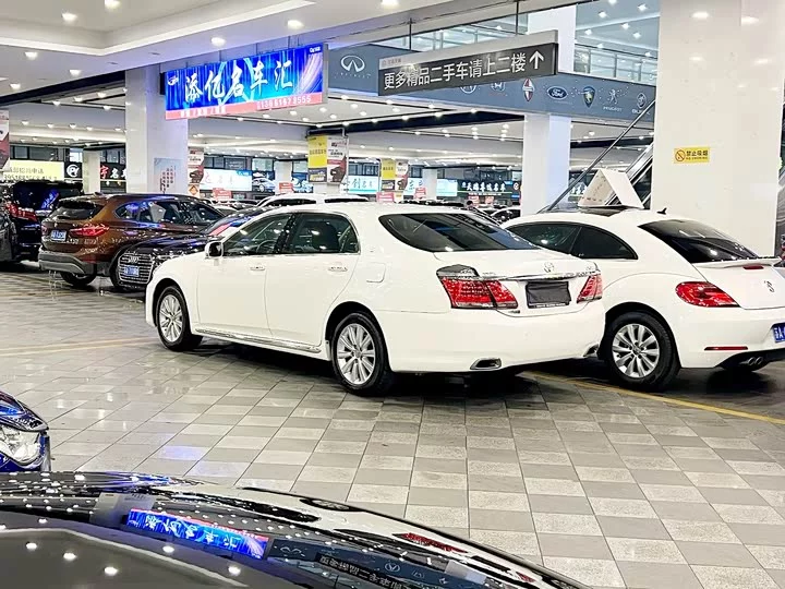 Toyota crown