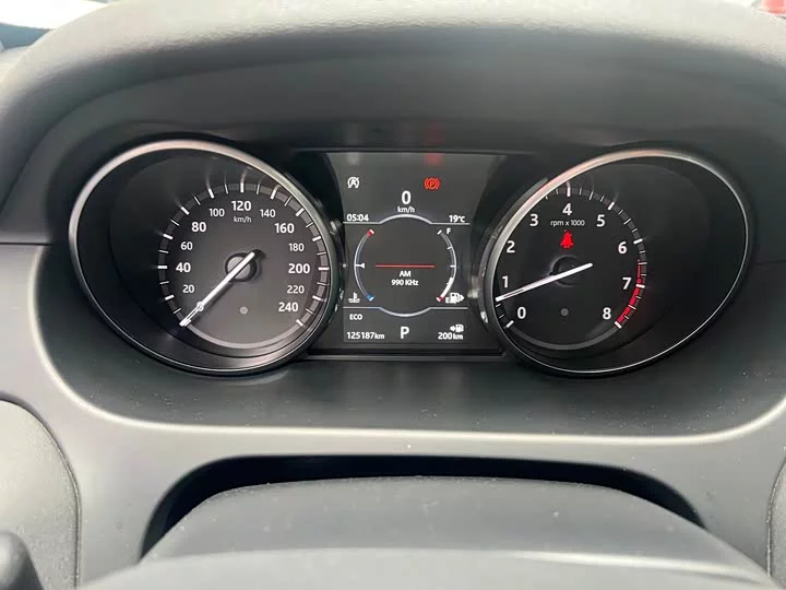 Land Rover Discover the magic