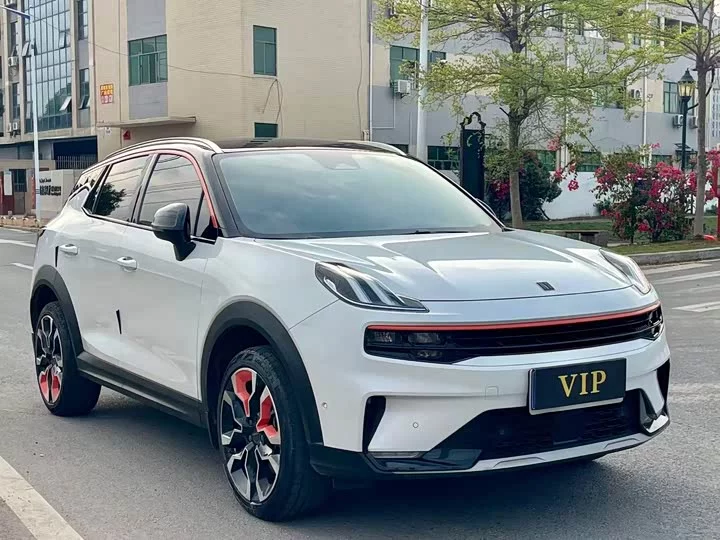 Lynk & Co 06