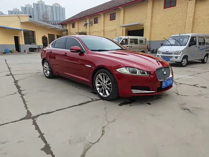 Jaguar XF