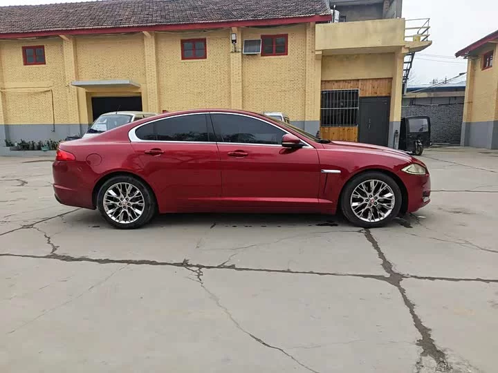 Jaguar XF