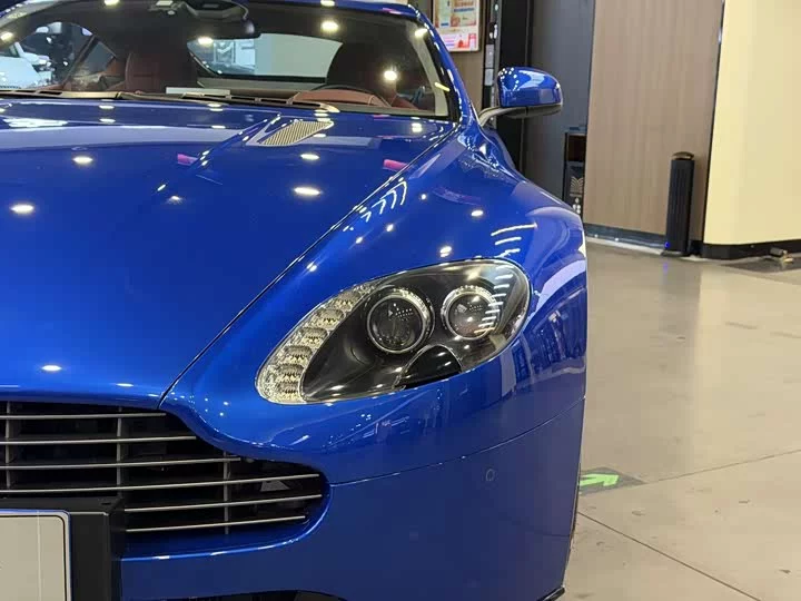 Aston Martin V8 Vantage