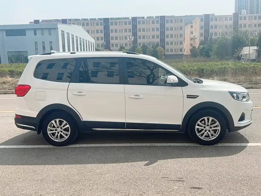Dongfeng Fengxing SX6