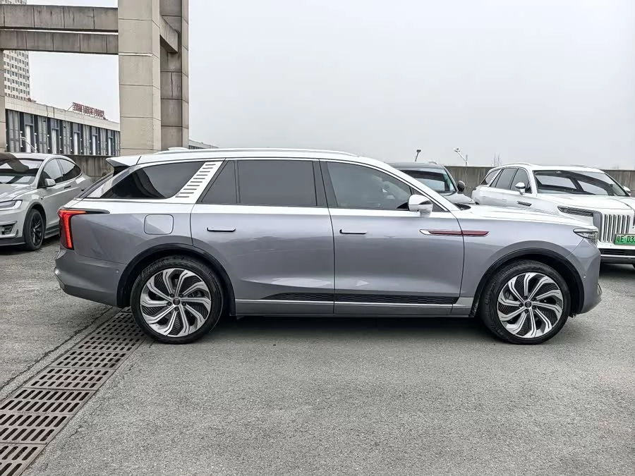 Hongqi E-HS9
