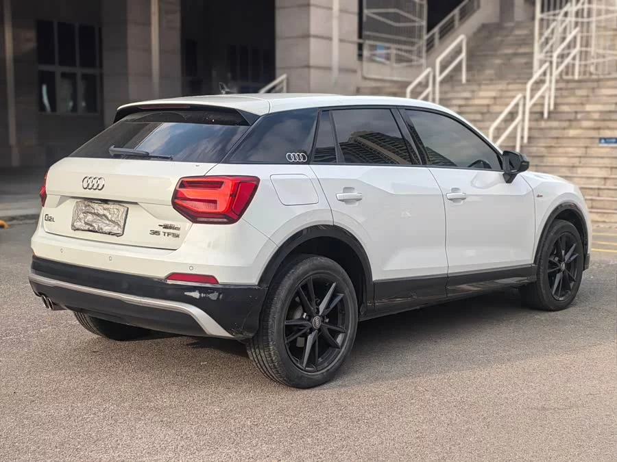 Audi Q2L