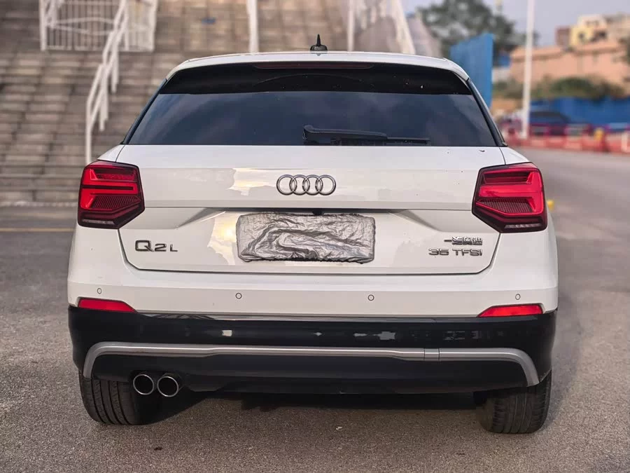 Audi Q2L