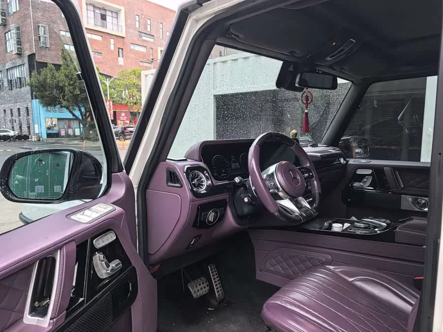 Mercedes Benz G-rated
