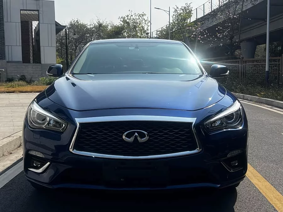 Infiniti Q50L