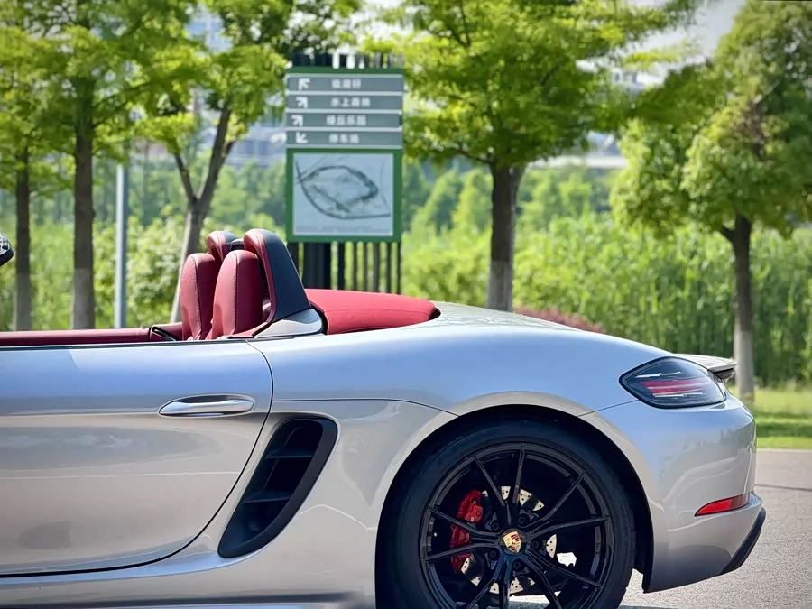 Porsche 718