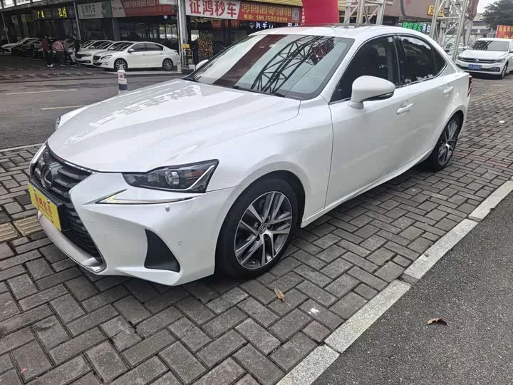 Lexus IS