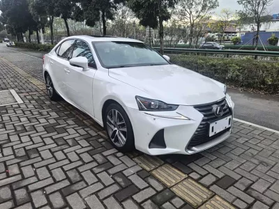 Lexus IS