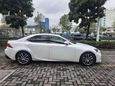 Lexus IS
