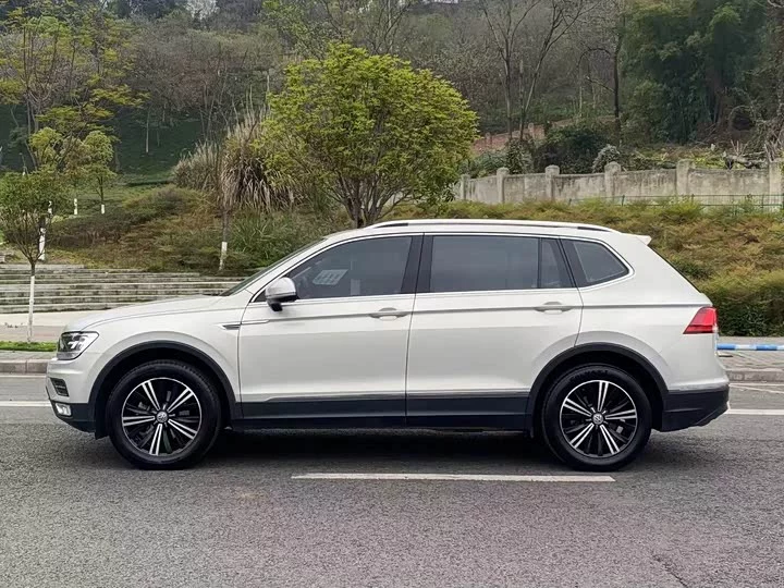 Volkswagen Tiguan L