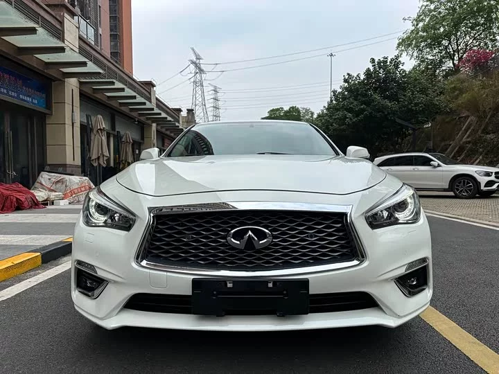 Infiniti Q50L