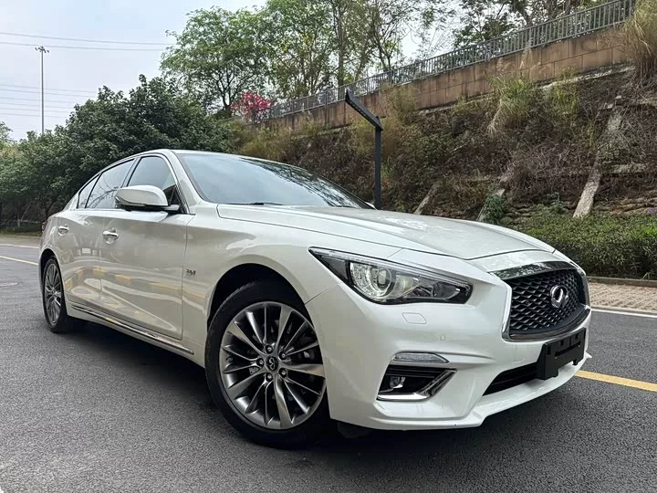 Infiniti Q50L
